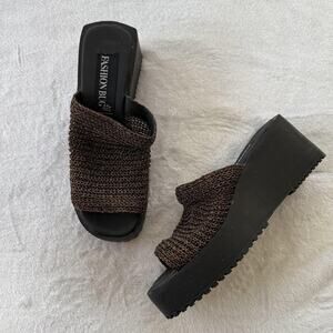 Fashion Bug Sandals Womens Size 7.5 Brown Crochet Stretch Platform Wedge Slide